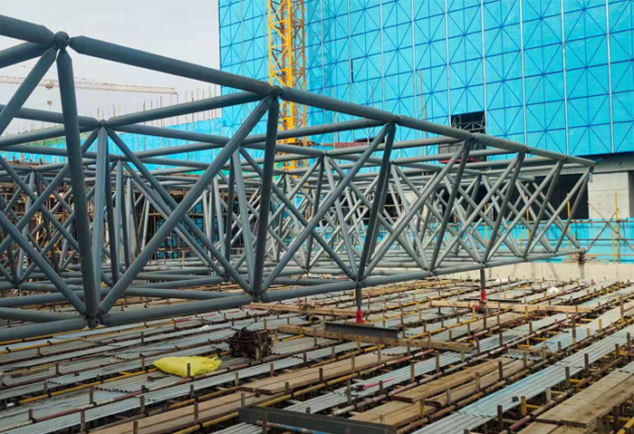 西宁济南高铁东总部基地2号楼网架